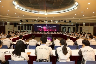 公司召開2017年總裁與新進大學生座談會 暨掛派互動培養人員迎送會