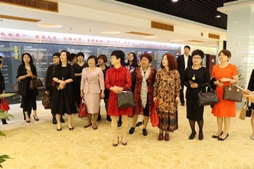 桐鄉市女企業家代表來中國巨石集體“充電”