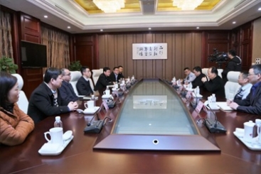 中共桐鄉市委書記于會游到中國巨石走訪慰問
