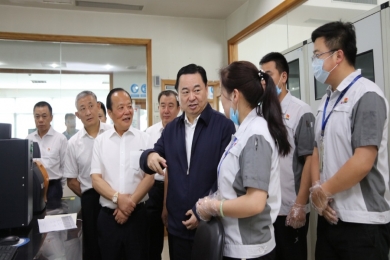 2019年6月，時任國務院國有資產監督管理委員會黨委書記郝鵬視察巨石。稱贊巨石在玻纖行業里做到了專而大、專而精、專而優，是一個成功的典型。希望中國巨石的混合所有制典型經驗，能夠在國家新一輪混改實踐中推而廣之，讓更多優秀企業學習。